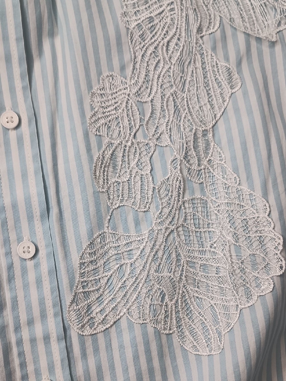Anne Klein Women's Size Small Embroidery Button Down Shirt - Picture 10 of 11